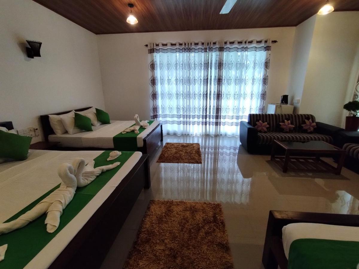 Village Mango Resort Yala ทิซซามาฮารามา ภายนอก รูปภาพ