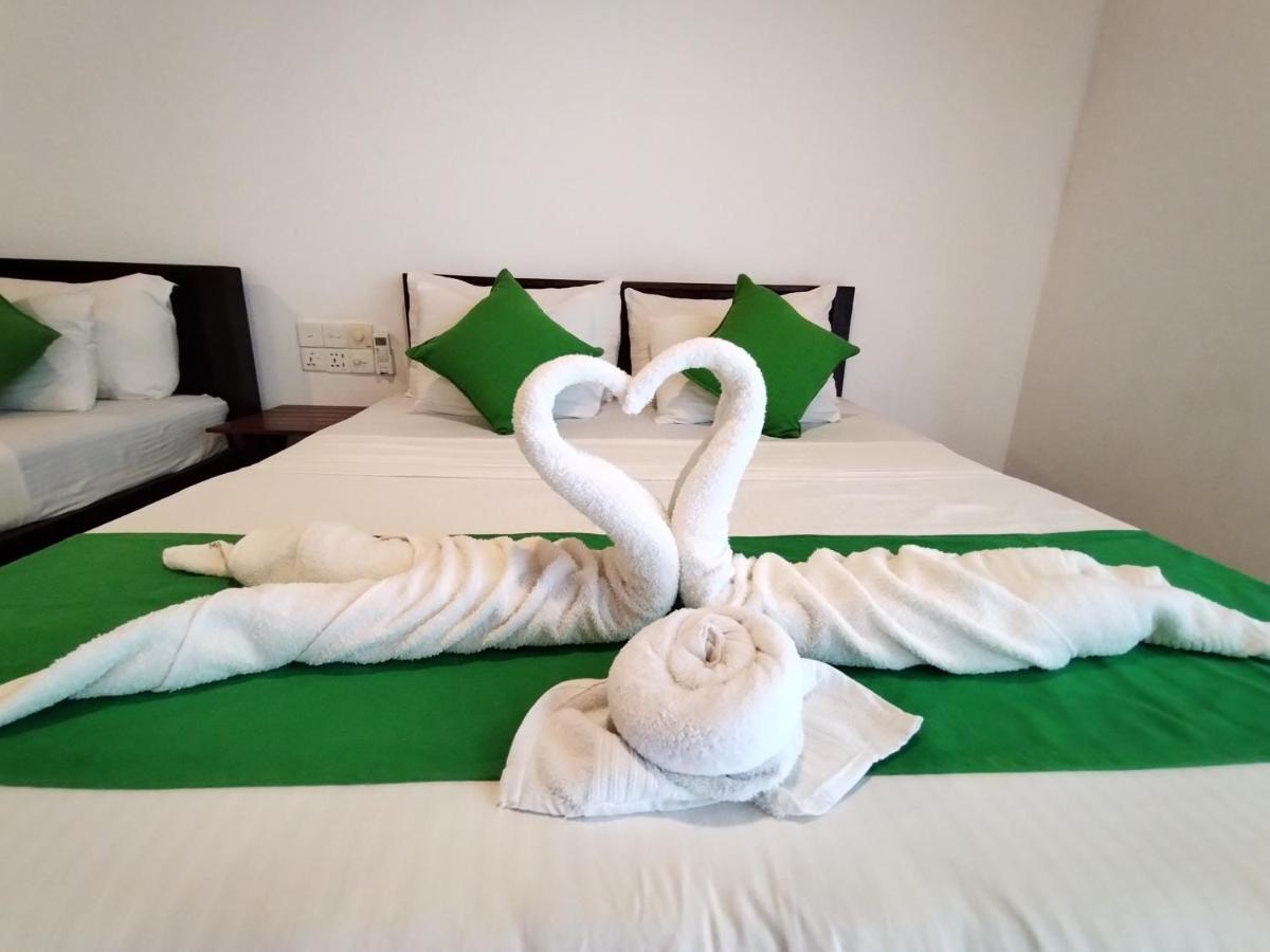 Village Mango Resort Yala ทิซซามาฮารามา ภายนอก รูปภาพ