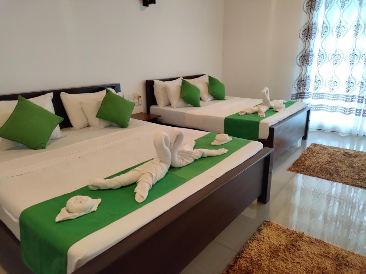 Village Mango Resort Yala ทิซซามาฮารามา ภายนอก รูปภาพ